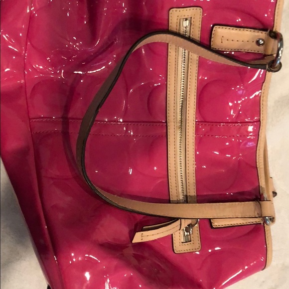 F25487 Coach Sig. Embossed Patent - Picture 3 of 8